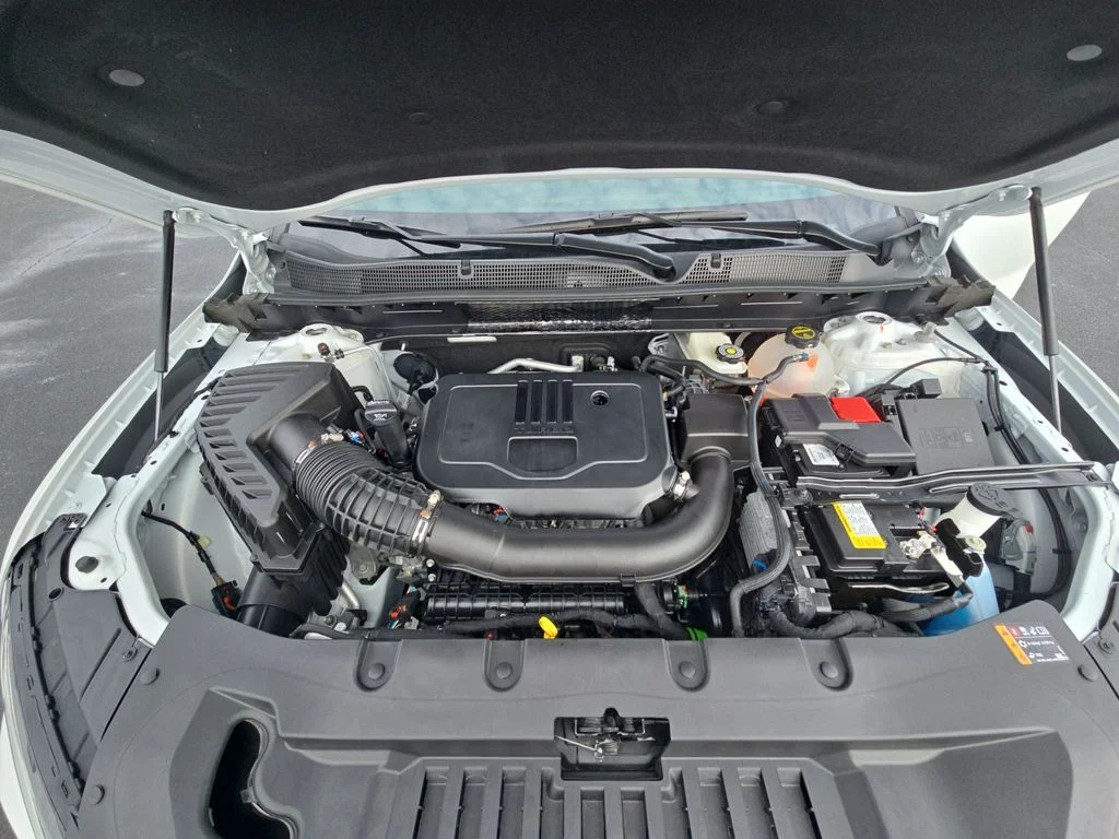 Used 2024 White Chevrolet LT image 31