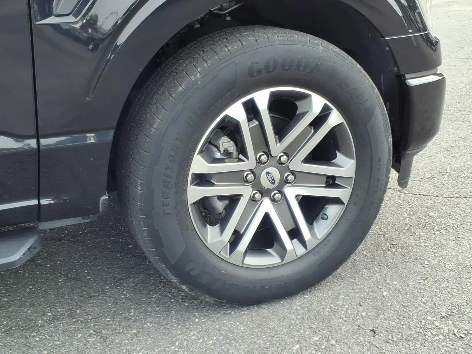 Used 2021 Agate Black Metallic Ford XL image 12