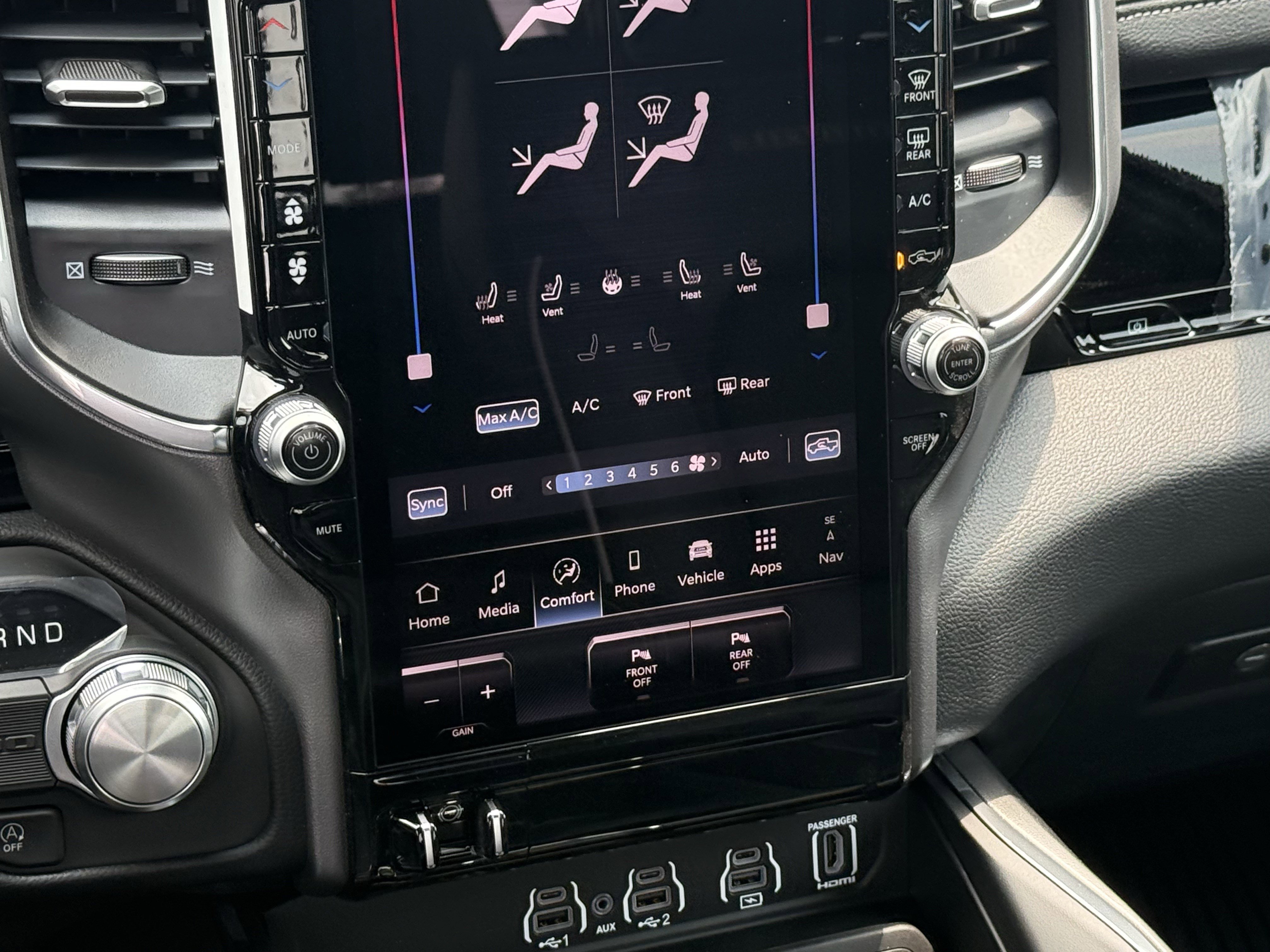 New 2026 Granite Crystal Metallic Clear-Coat Exterior Paint RAM Laramie image 13