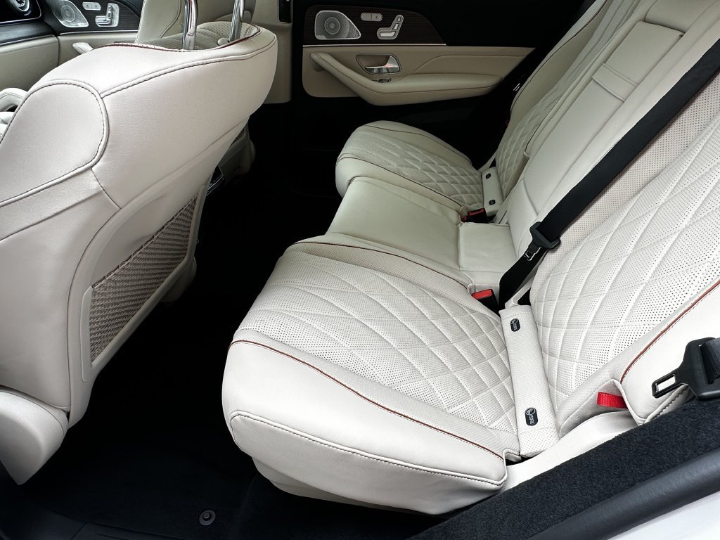 New 2027 MANUFAKTUR Moonlight White Metallic Mercedes-Benz AMG® GLE 53e image 62