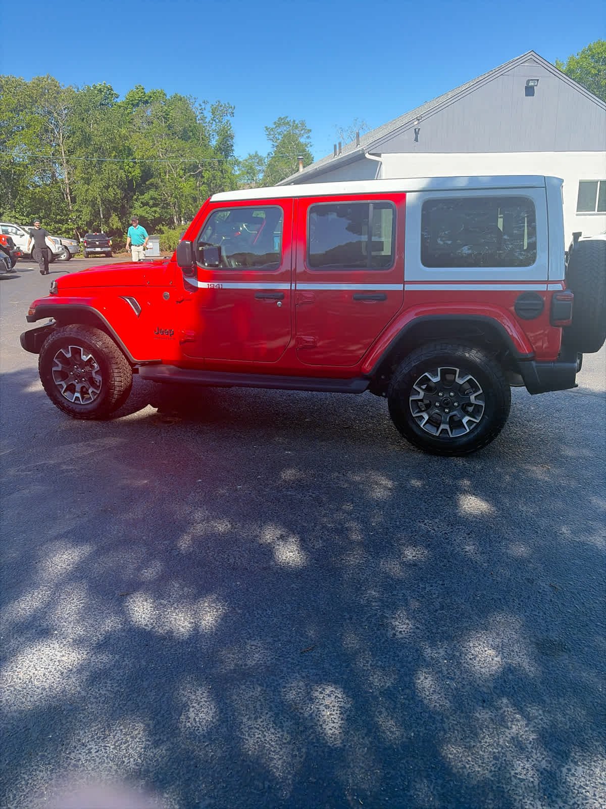 New 2026 Firecracker Red Clear-Coat Exterior Paint Jeep Sahara image 8
