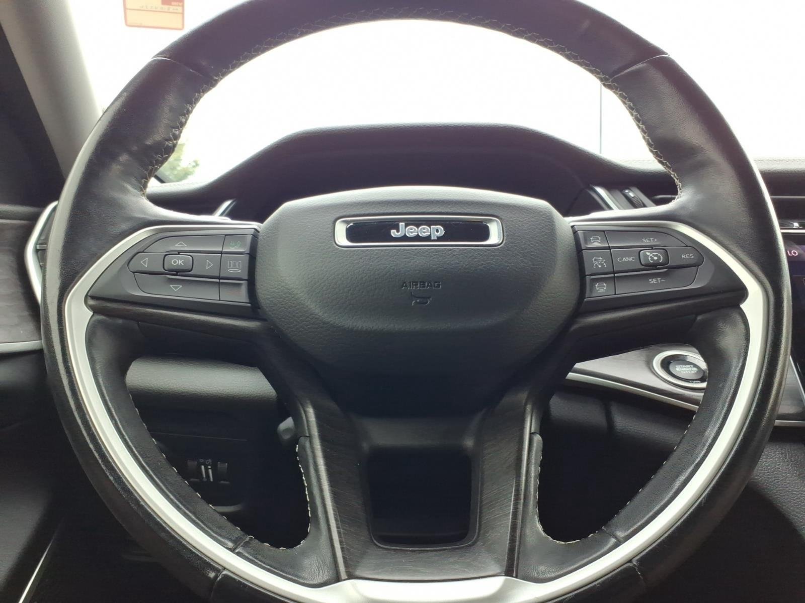 Used 2021 Diamond Black Crystal Pearlcoat Jeep Limited image 27