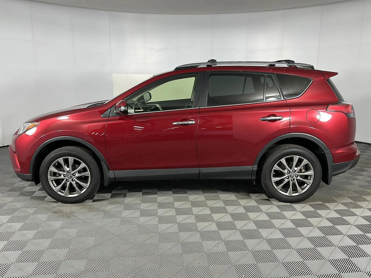 Used 2018 Pearl Toyota Limited image 4