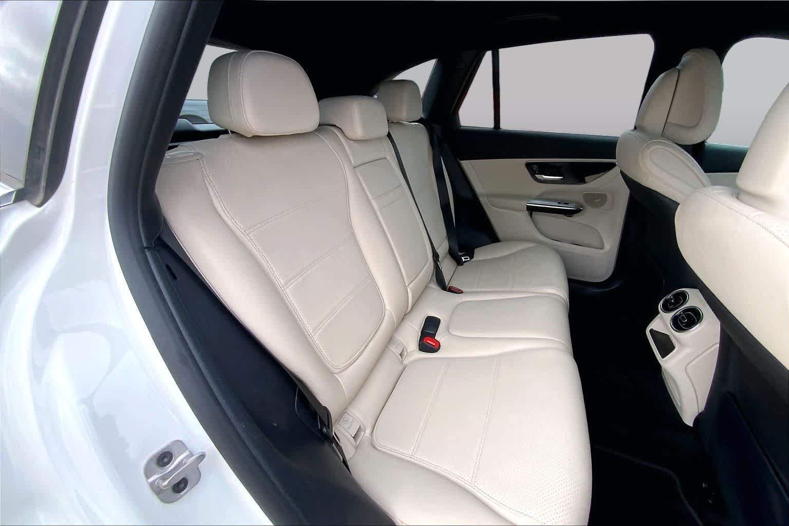 Used 2025 Polar White Mercedes-Benz GLC 300 image 20