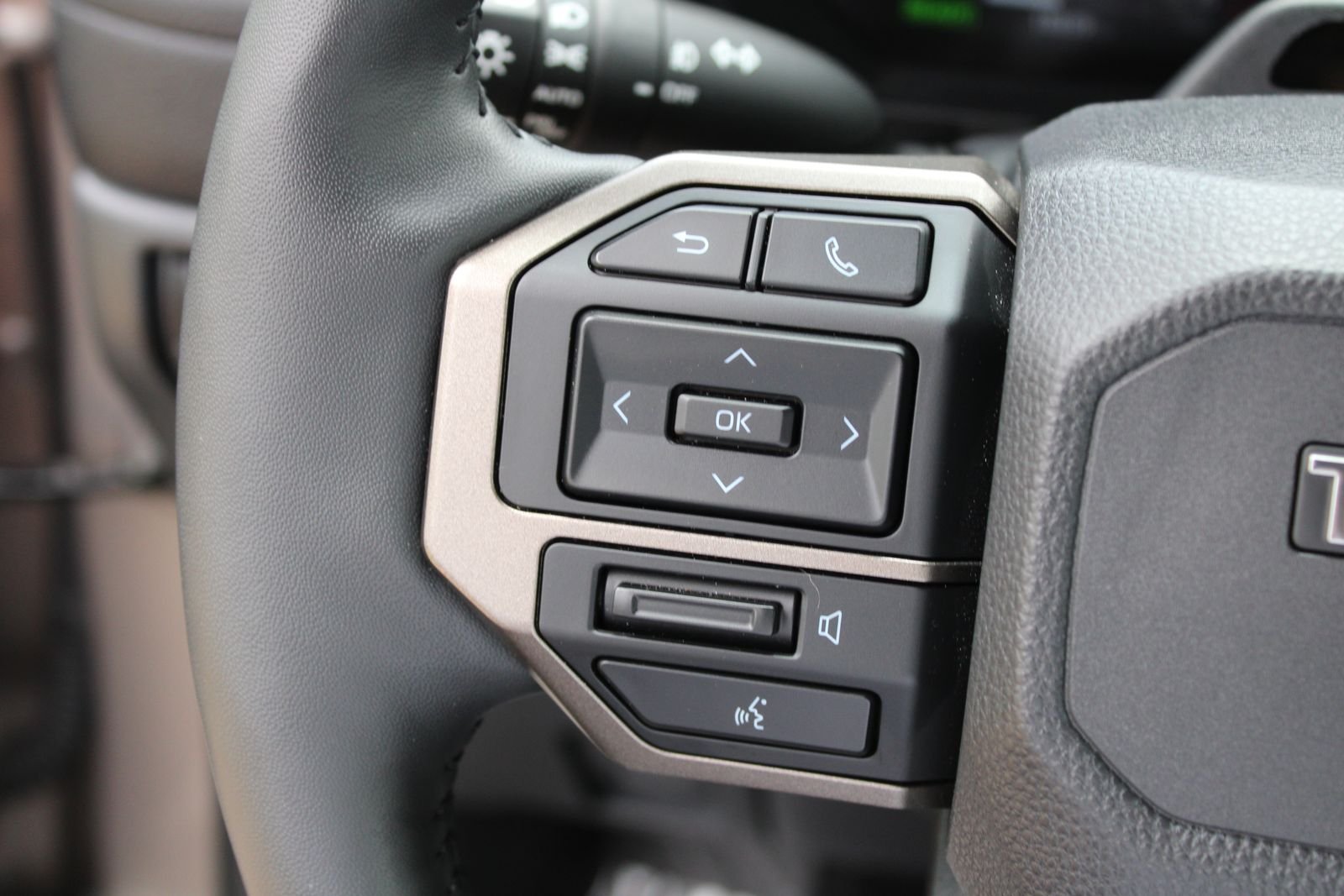 Used 2025  Toyota Base image 41