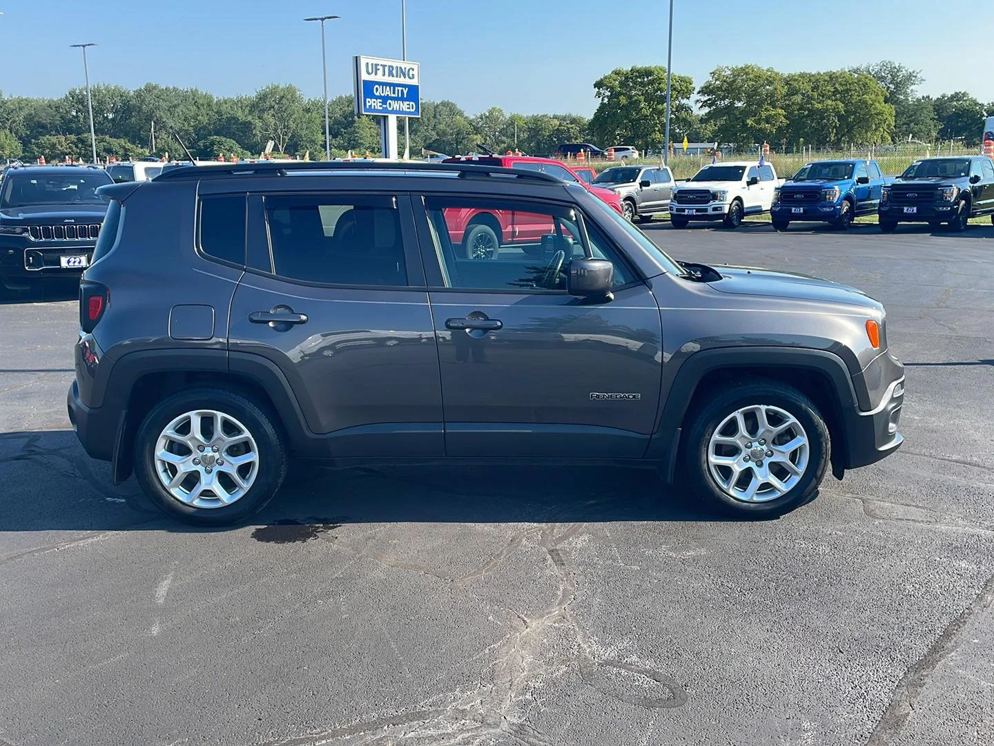 Used 2016 Granite Crystal Metallic Clearcoat Jeep Latitude image 6