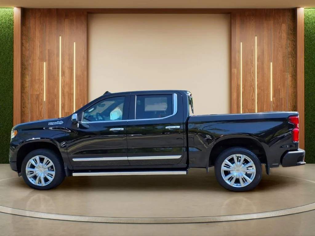 New 2026 Black Chevrolet High Country image 31