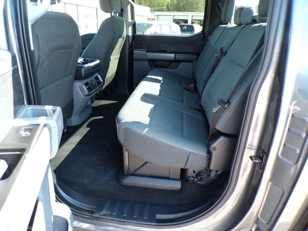 Used 2025 Gray Metallic Ford XLT image 25