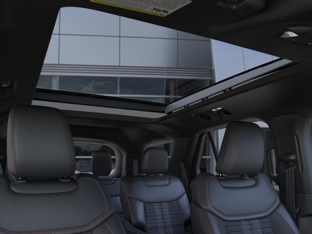 New 2026 Star White Metallic Tri-Coat Ford ST-Line image 45