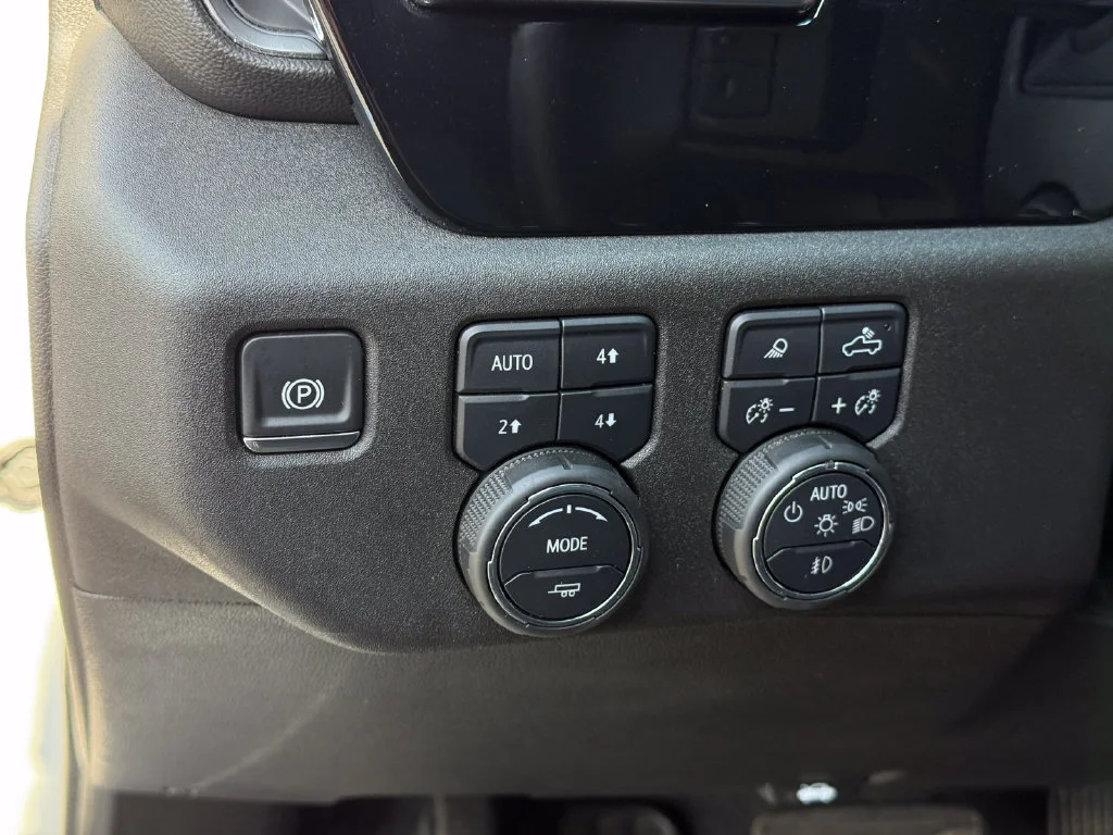 Used 2025 Summit White Chevrolet LTZ image 25