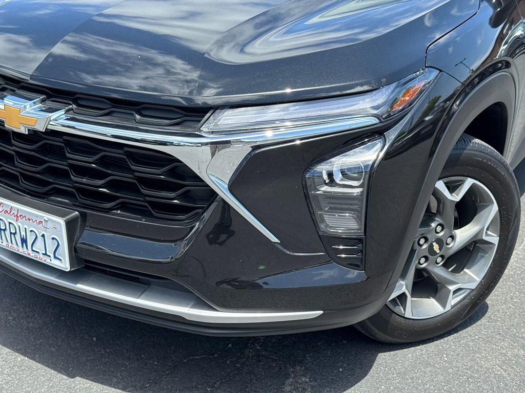 Used 2025 Mosaic Black Metallic Chevrolet LT image 3