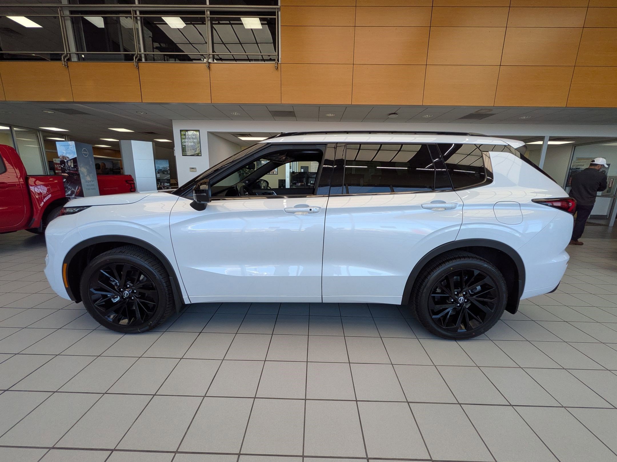 2026 Nissan Rogue Plug-In Hybrid Platinum | CarEdge | CarEdge