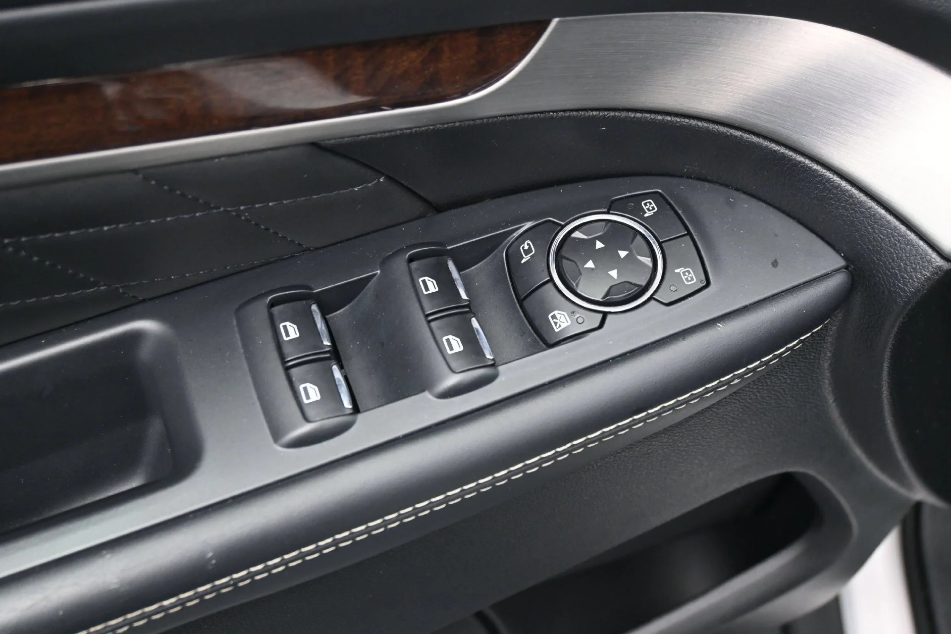 Used 2017  Ford Platinum image 20