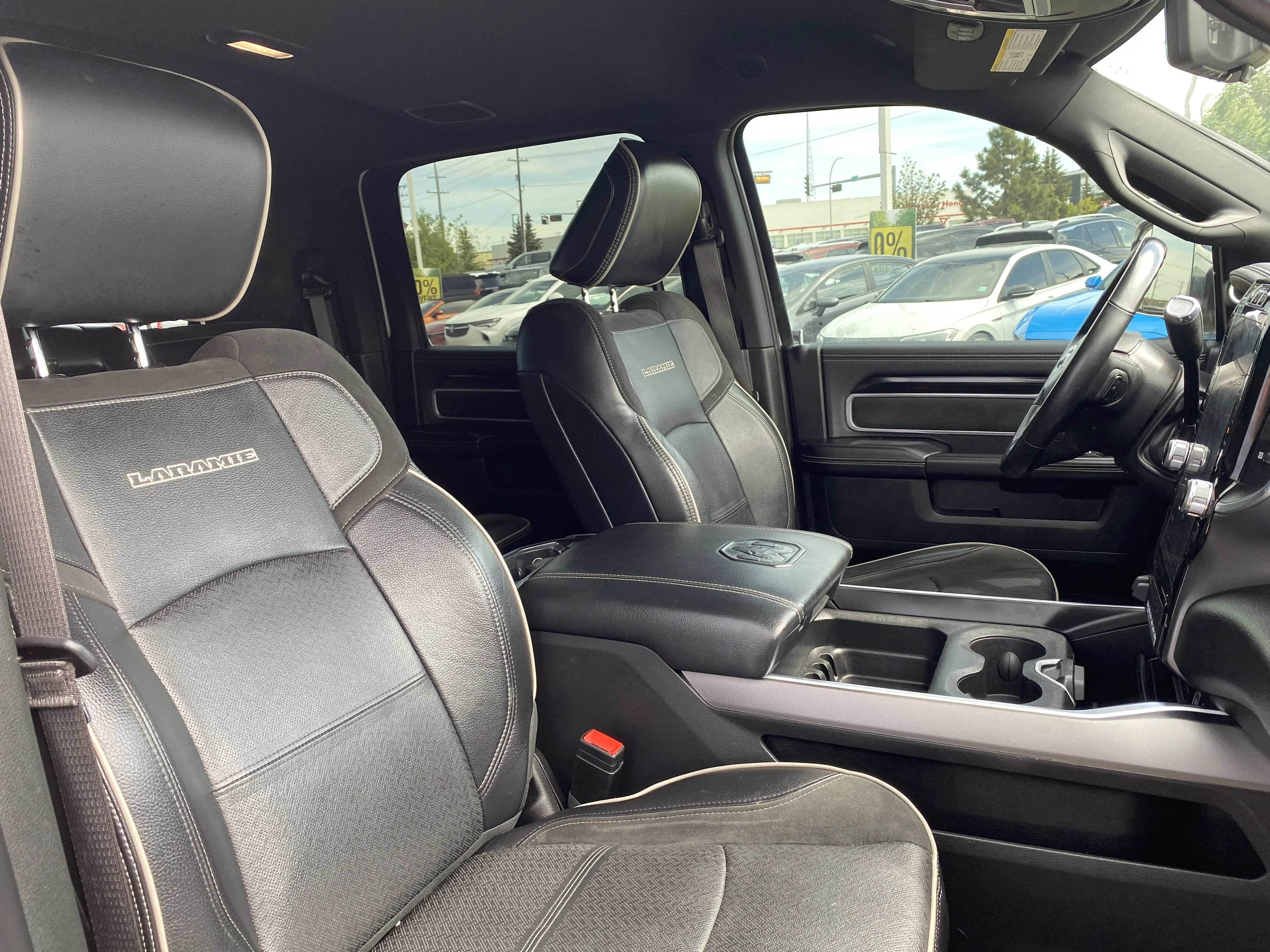 Used 2022 White Ram Laramie MEGA CAB * 12 DISPLAY * DIGITAL REARVIEW MIRROR * image 20