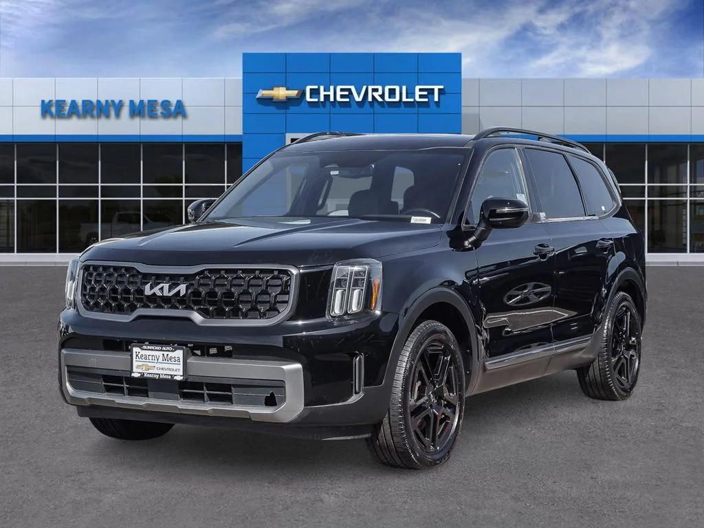 Used 2023 Black Kia EX X-Line image 3