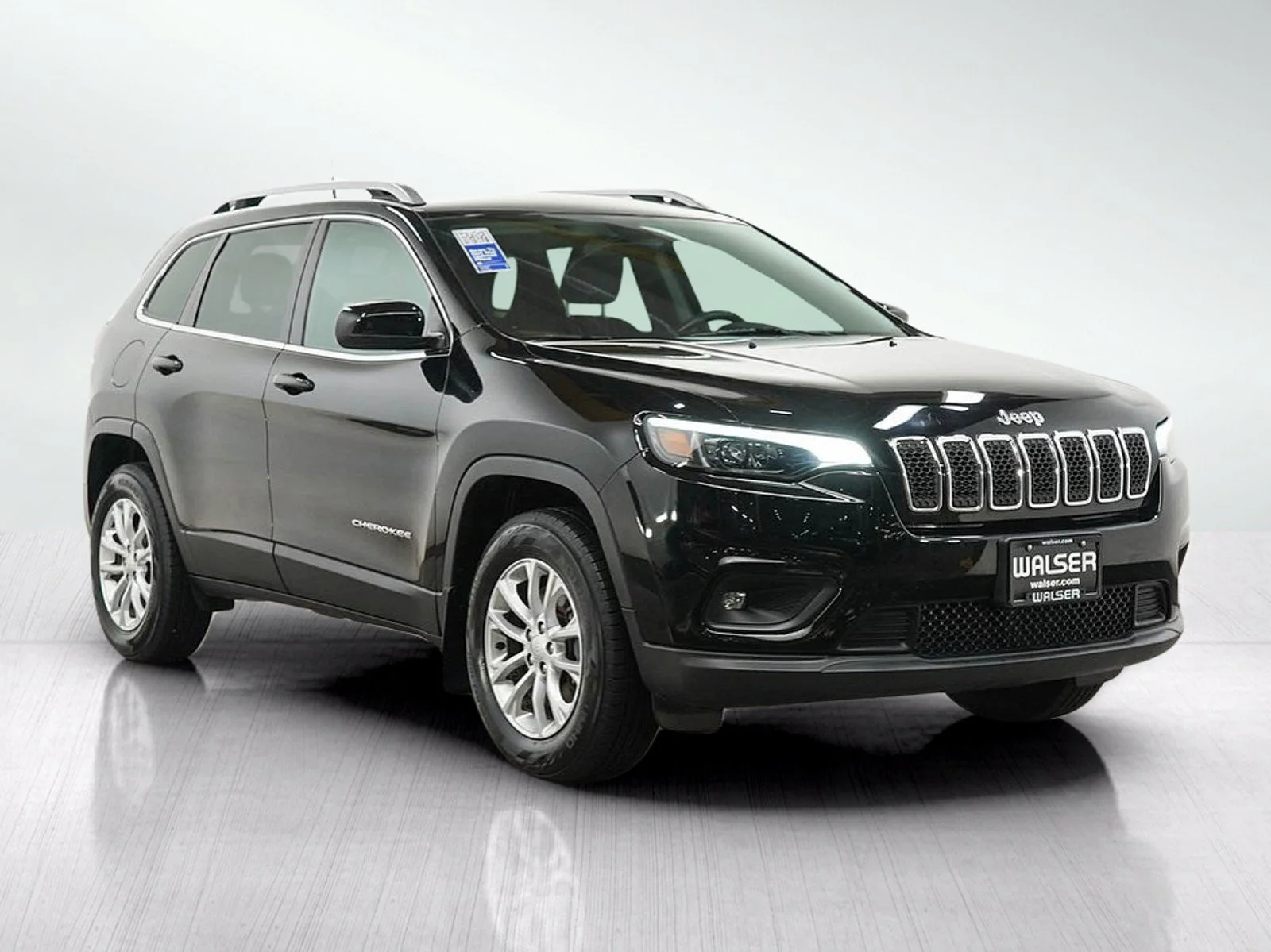 Used 2019  Jeep Latitude image 7