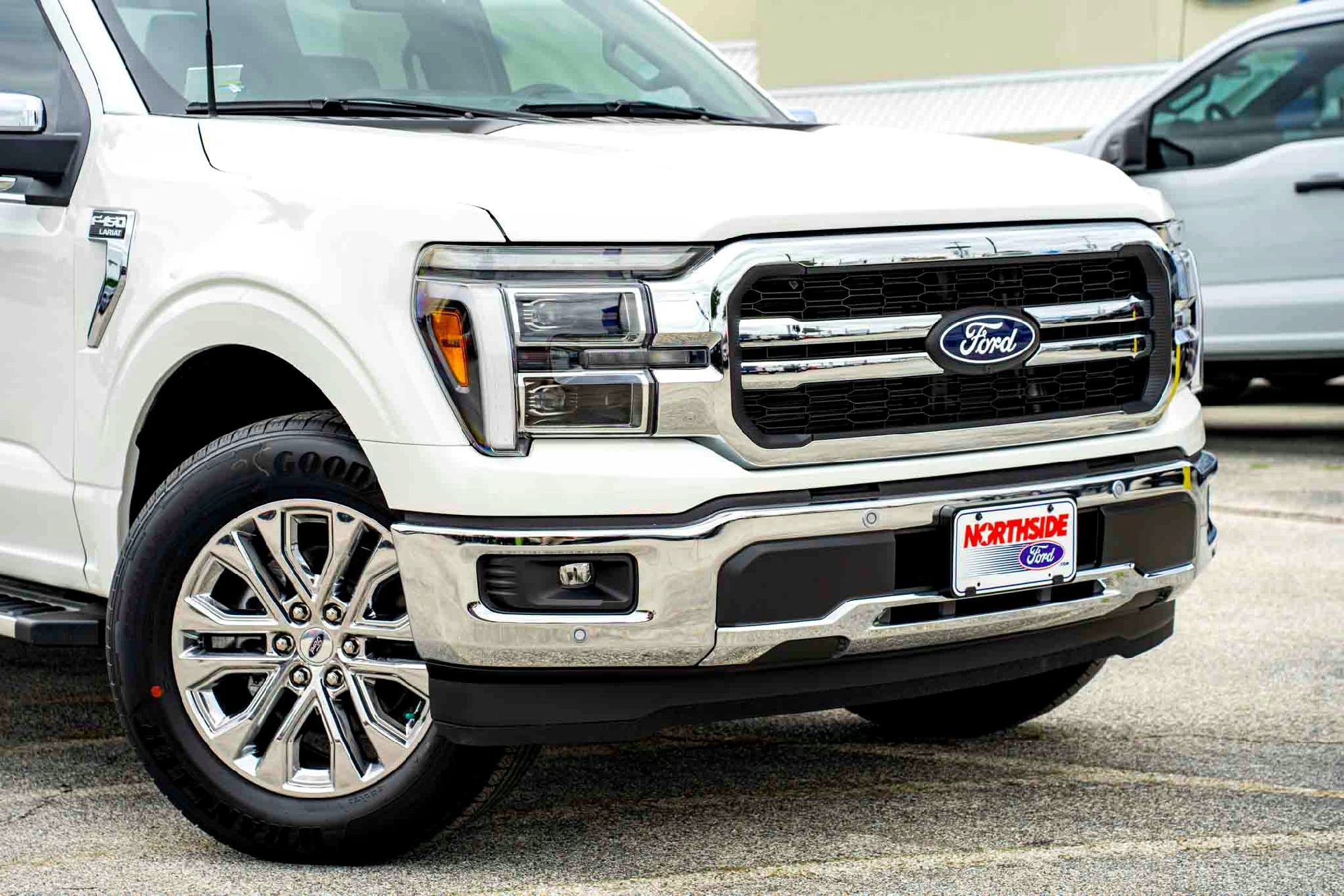 New 2026 Star White Metallic Tri-Coat Ford LARIAT image 3