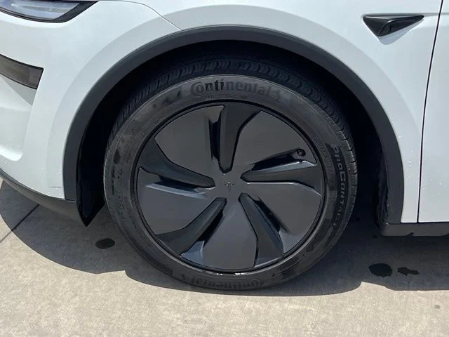 Used 2026 White Tesla Premium image 4