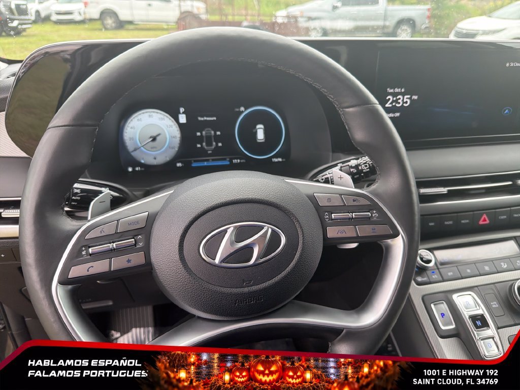 Used 2025 Gray Hyundai SEL Premium image 17
