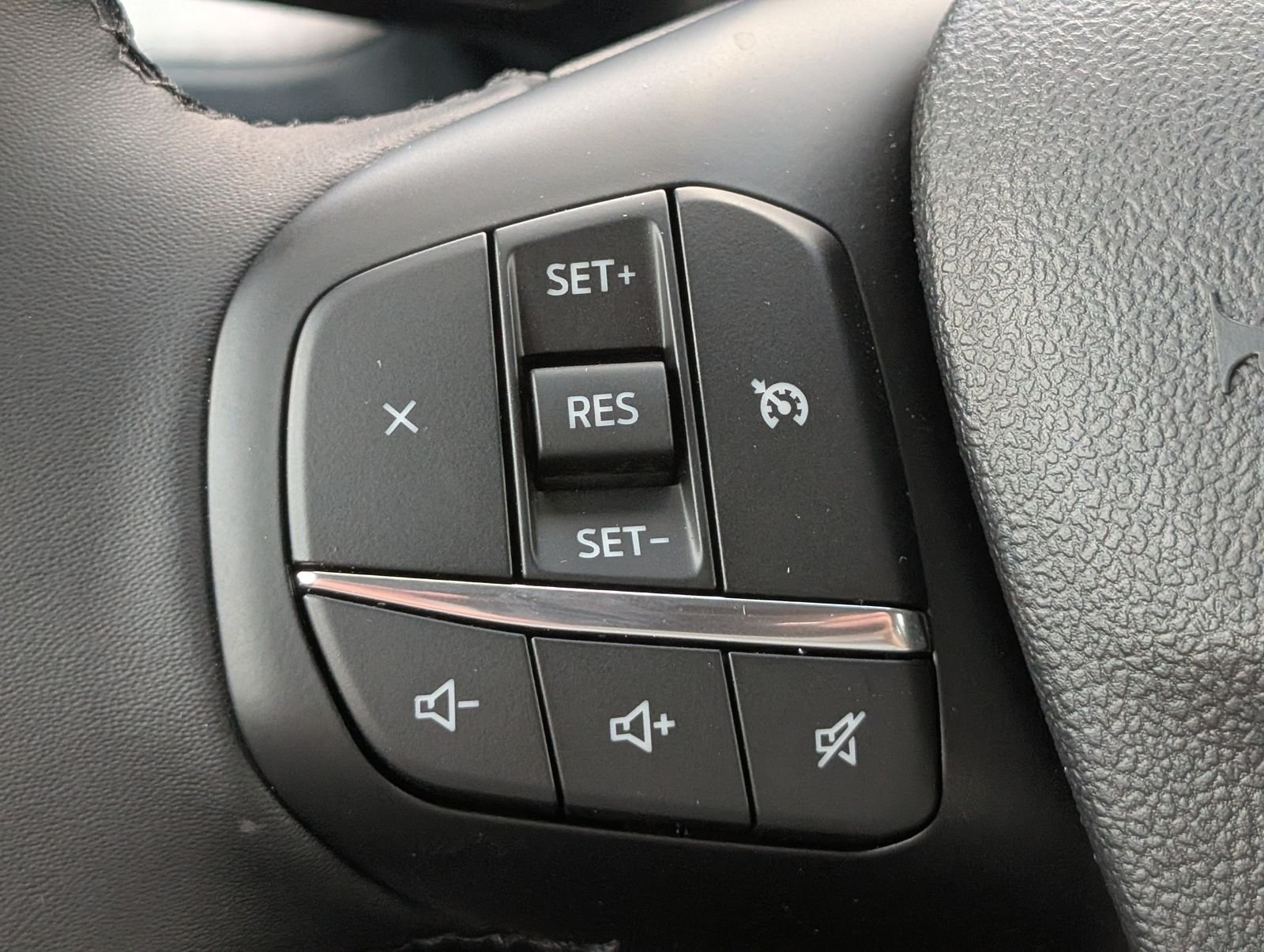 New 2026 Space White Metallic Ford XLT image 23