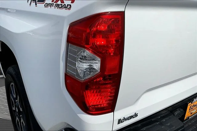 Used 2018 White Toyota SR5 image 23