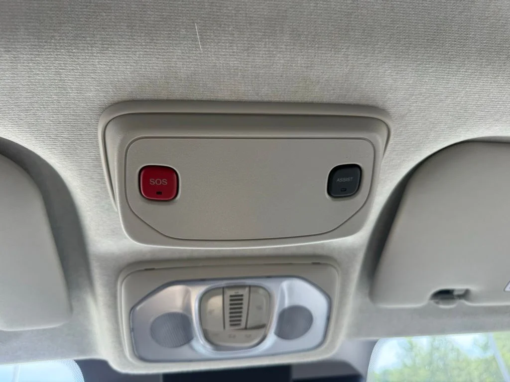 New 2026 Bright White Clear-Coat Exterior Paint RAM Low Roof image 25