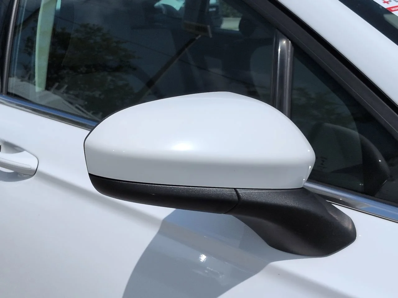 Used 2019 Oxford White Ford SE image 12