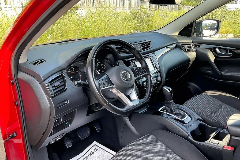 Used 2017 Red Nissan SV image 14