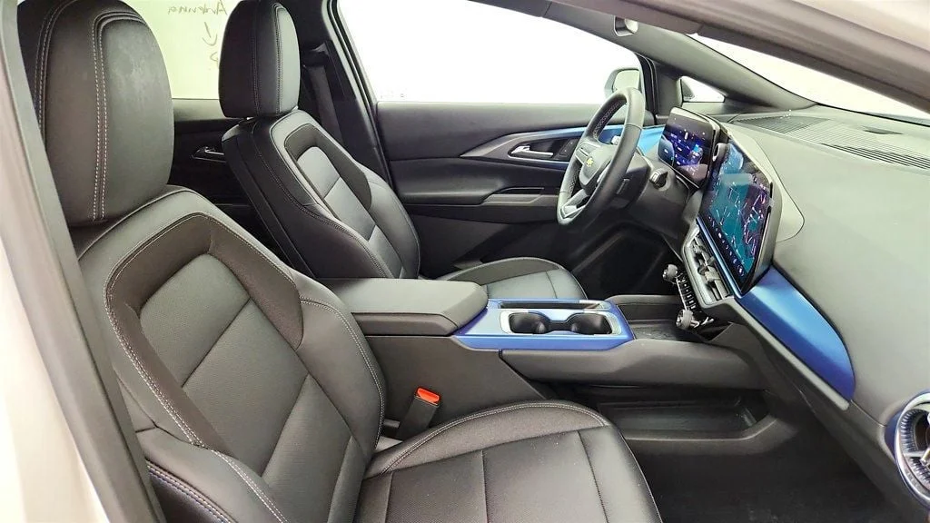 Used 2024 Iridescent Pearl Tricoat Chevrolet 4dr LT w/2LT image 22