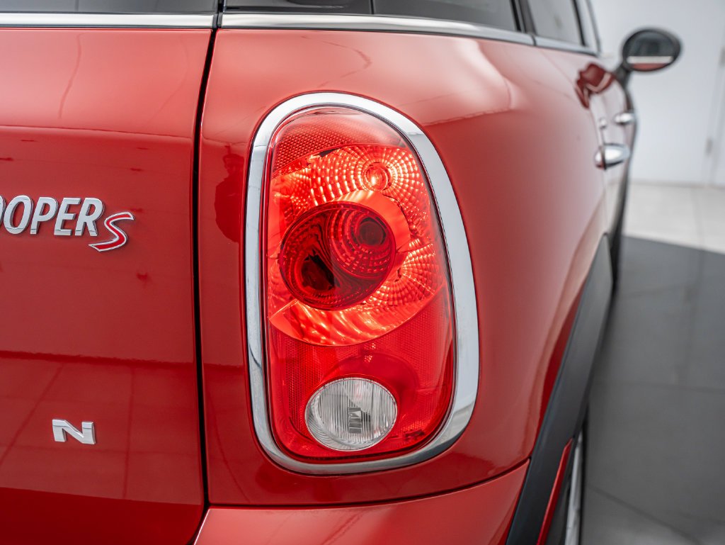 Used 2015 Blazing Red MINI  image 9