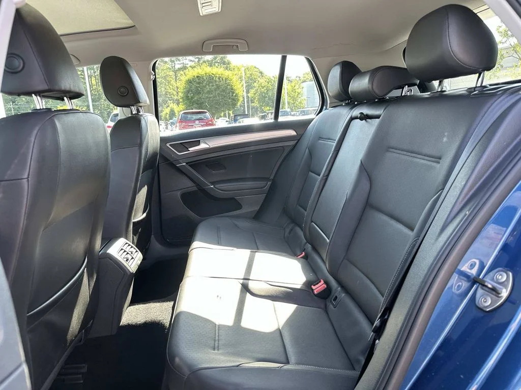 Used 2015  Volkswagen TSI SE 4-Door image 18