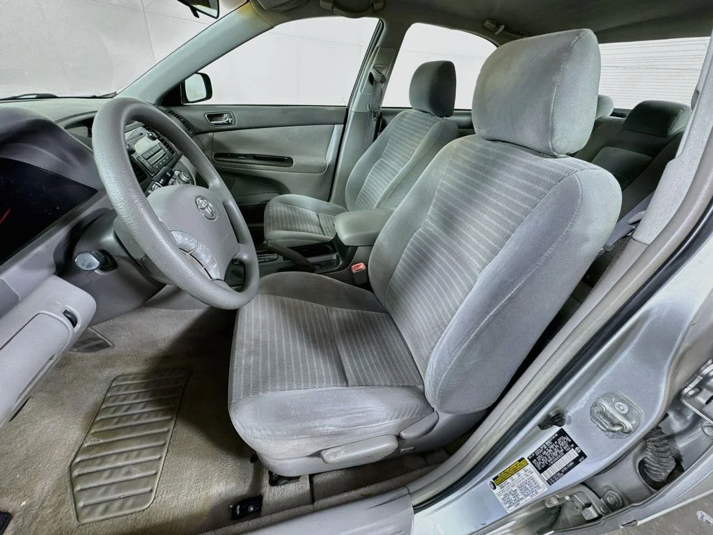 Used 2005 Lunar Mist Metallic Toyota STD image 23