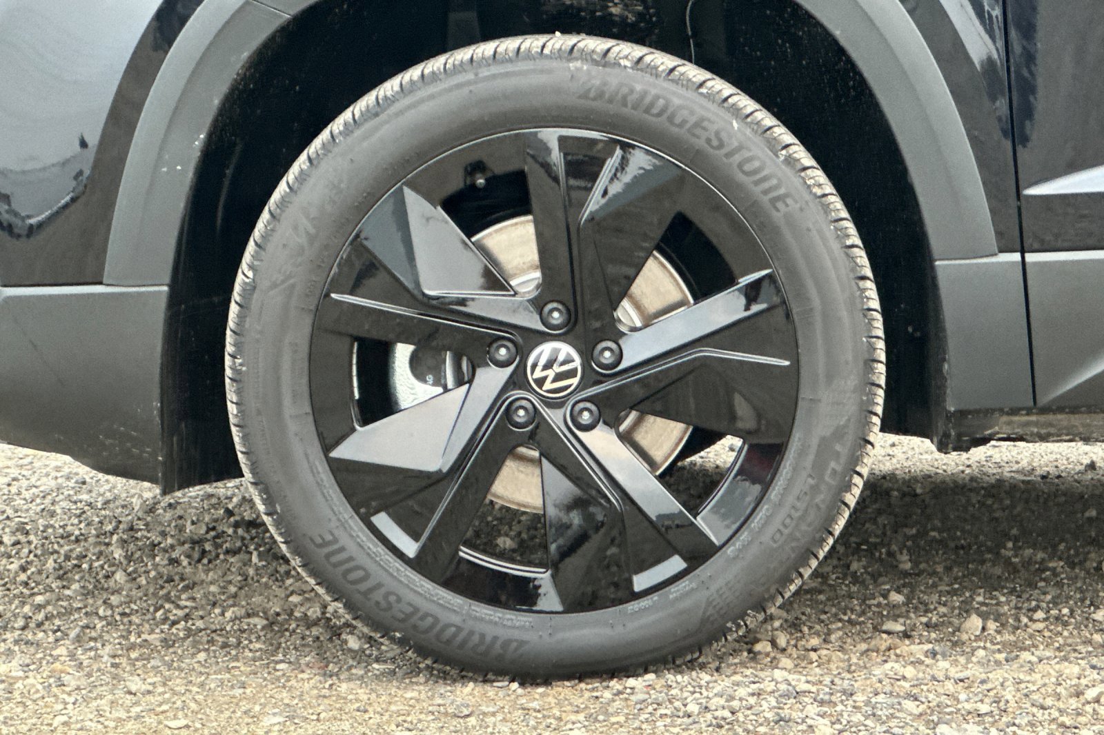 New 2026 Deep Black Pearl Volkswagen SE image 25