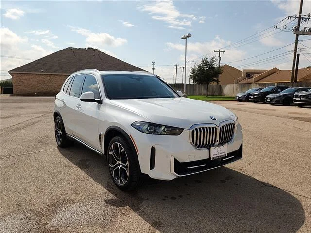 Used 2025 Alpine White BMW sDrive40i 4x2 Sports Activity Vehicle image 5
