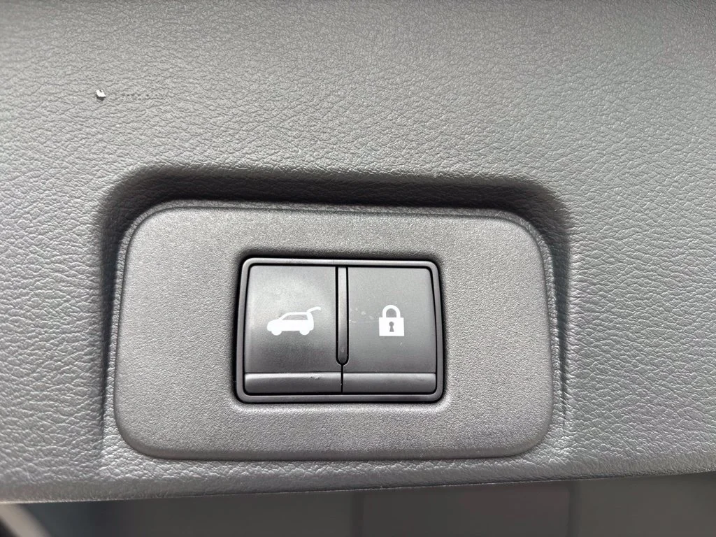 Used 2025 Gray Nissan Platinum image 8