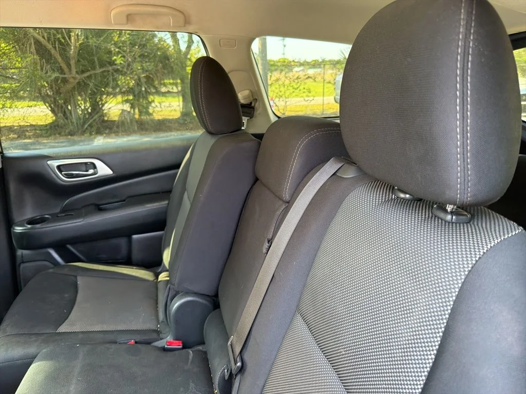 Used 2020 Magnetic Black Nissan S image 11