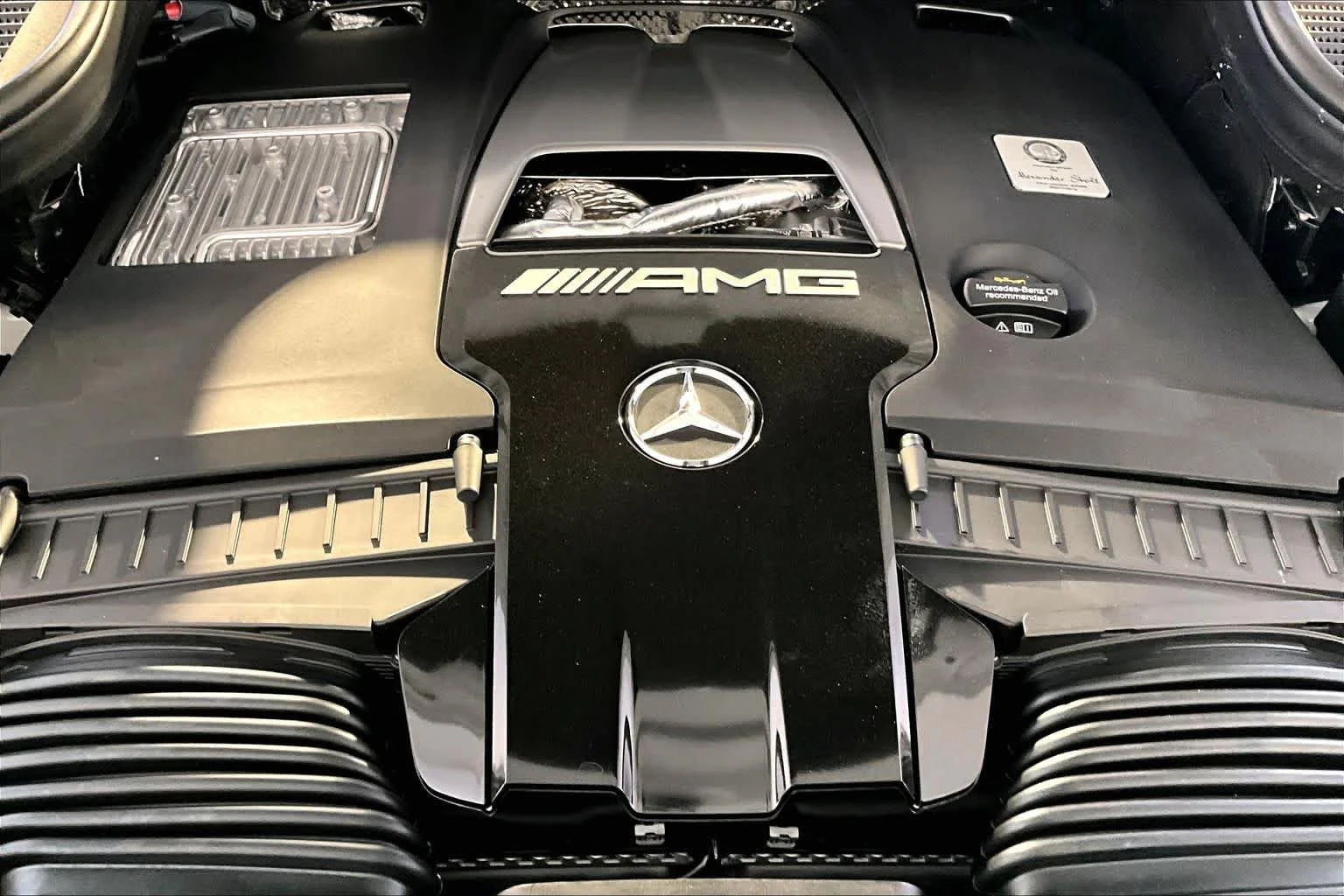 New 2026 MANUFAKTUR Moonlight White Metallic Mercedes-Benz AMG® GLE 63 S image 15