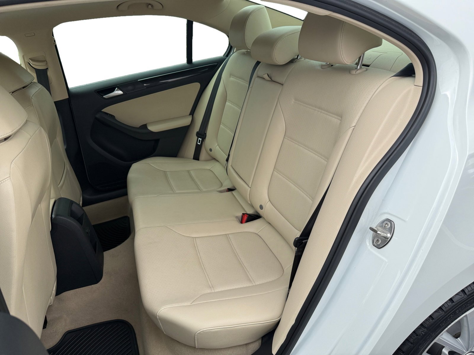 Used 2016  Volkswagen  image 16