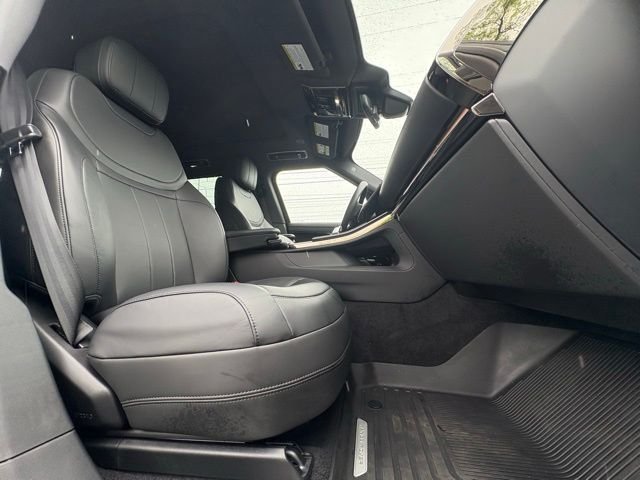 Certified Used 2025 White Land Rover Dynamic SE image 43