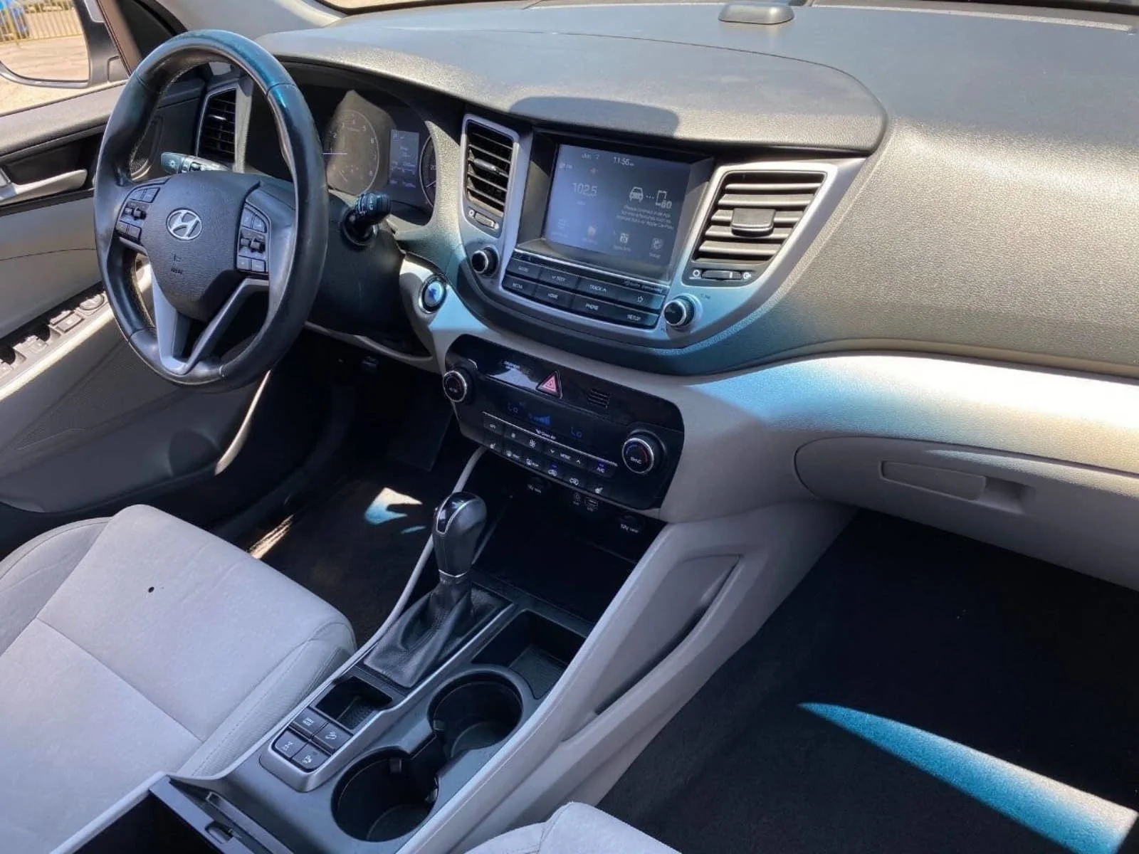 Used 2018 Molten Silver Hyundai Value image 17