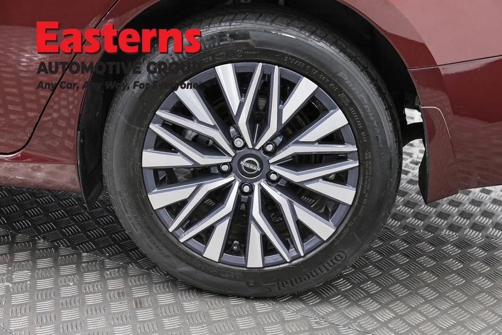 Used 2023 Red Nissan 2.5 SV image 33