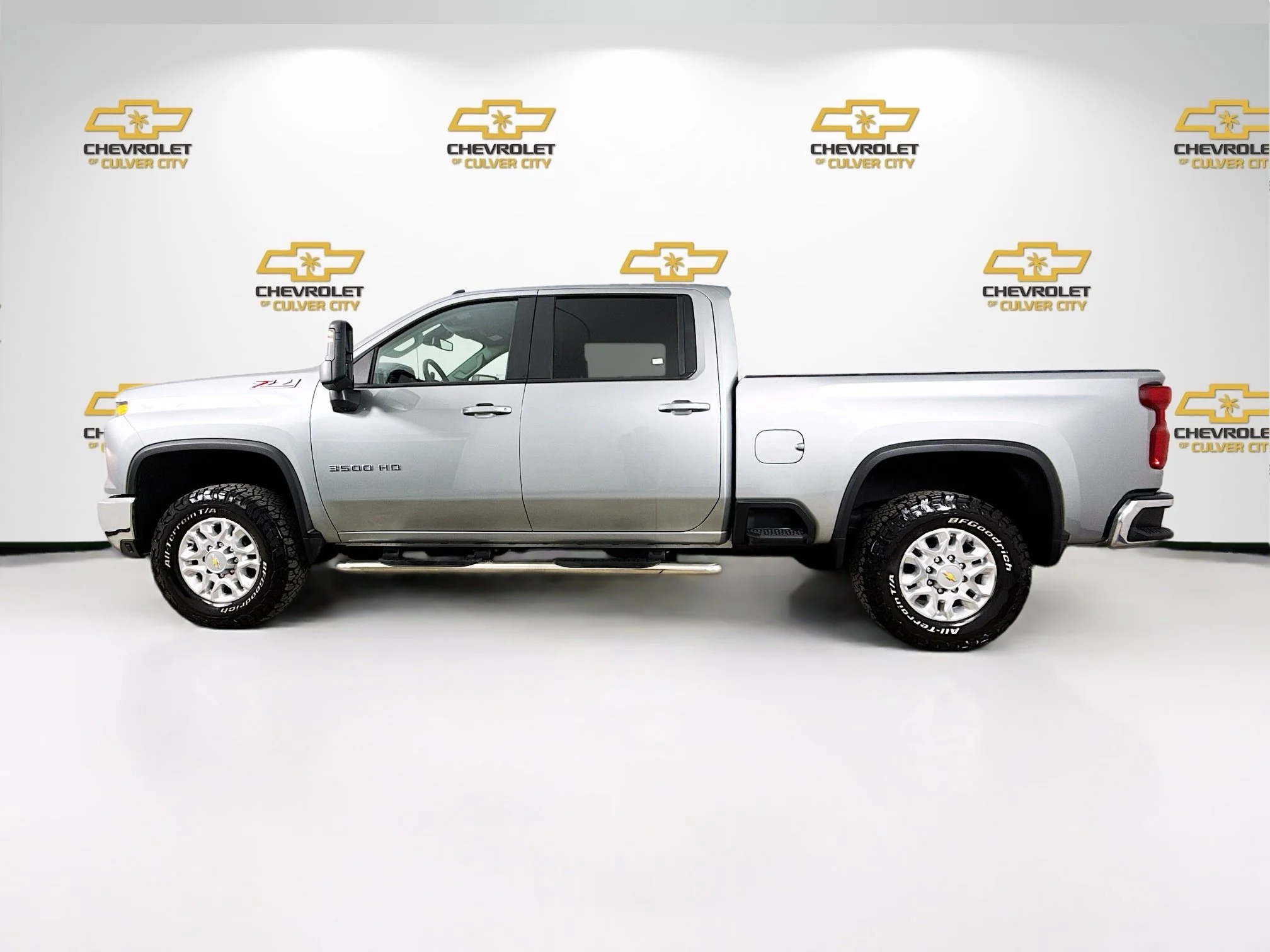 Used 2025 Sterling Gray Metallic Chevrolet LT image 5