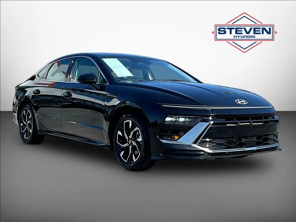 Certified Used 2024 Black Hyundai SEL image 1