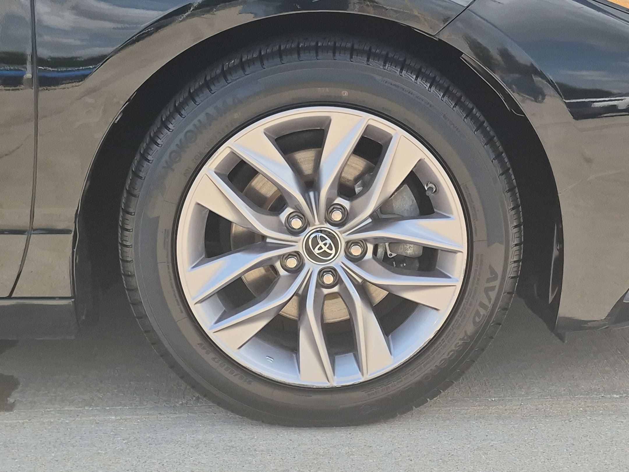 Used 2019 Midnight Black Metallic Toyota XLE image 32