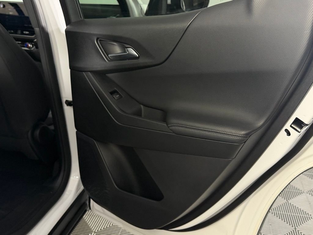 Used 2026 White Chevrolet LT image 28