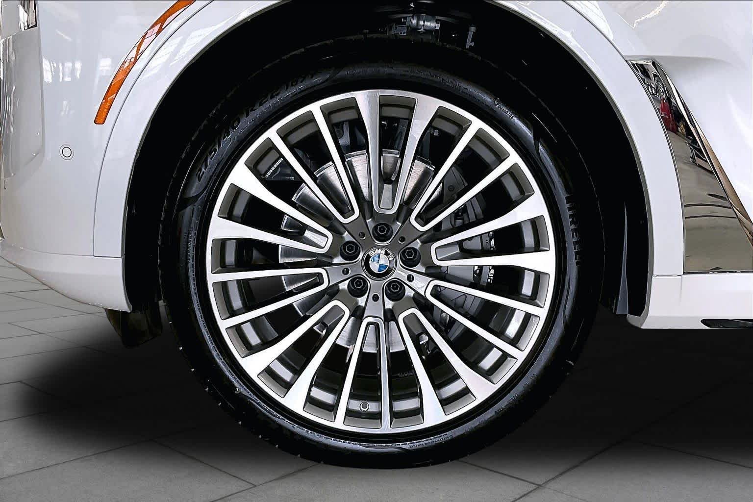 New 2027 Mineral White Metallic BMW xDrive40i image 11