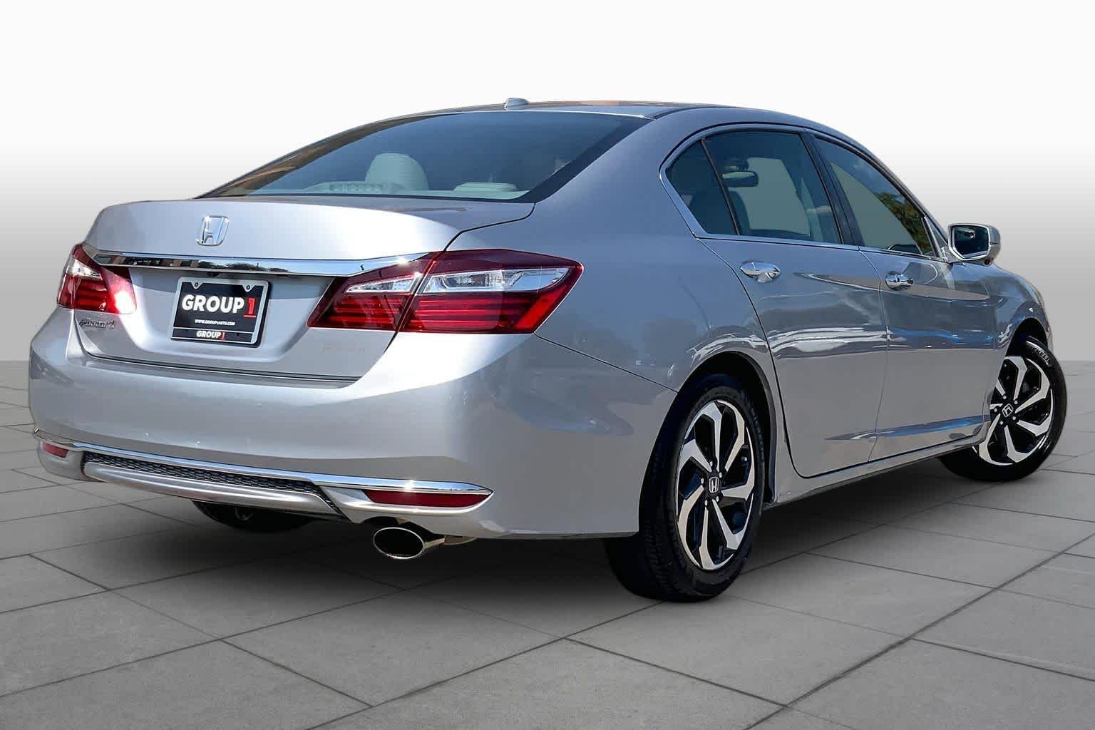 Used 2016 Lunar Silver Metallic Honda EX image 12