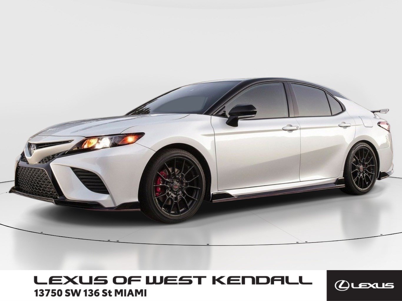 Used 2020 Super White Toyota SE image 1