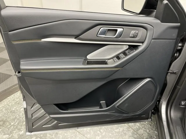 Used 2026 Carbonized Gray Metallic Ford Tremor image 9