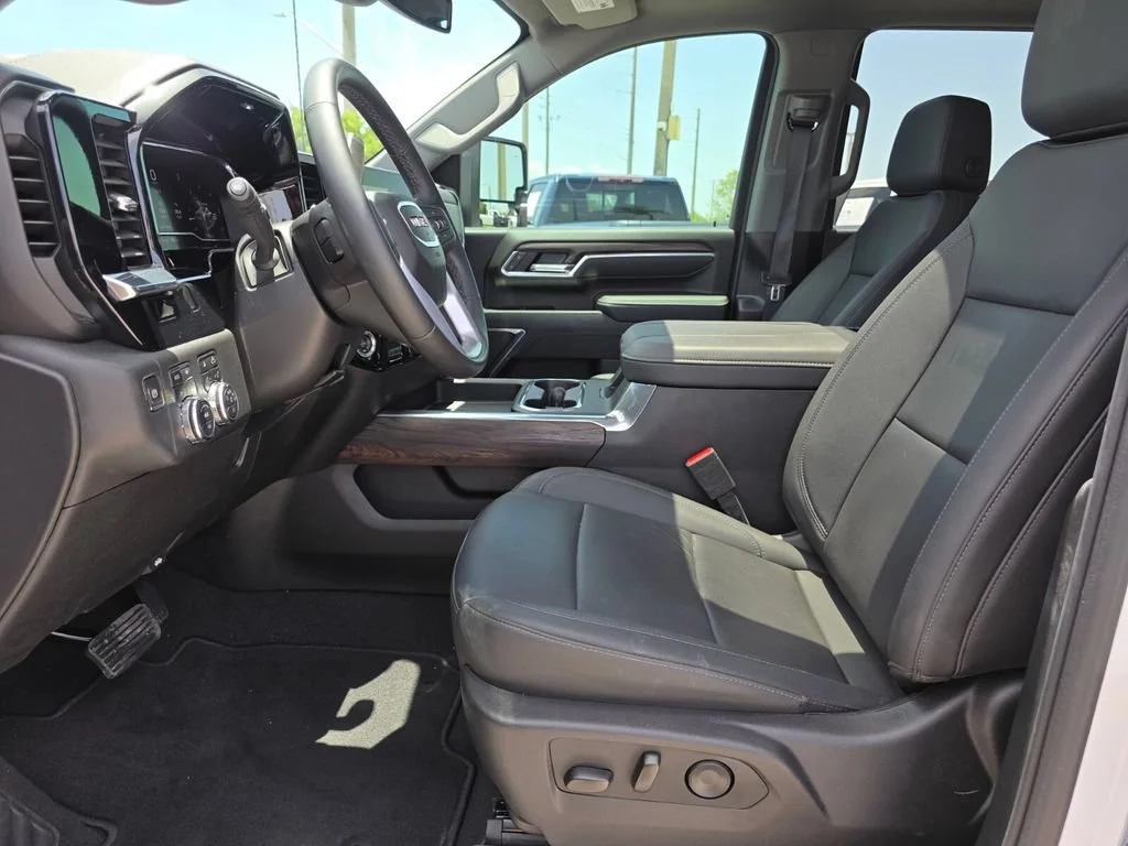 Used 2025 Summit White GMC SLT image 27